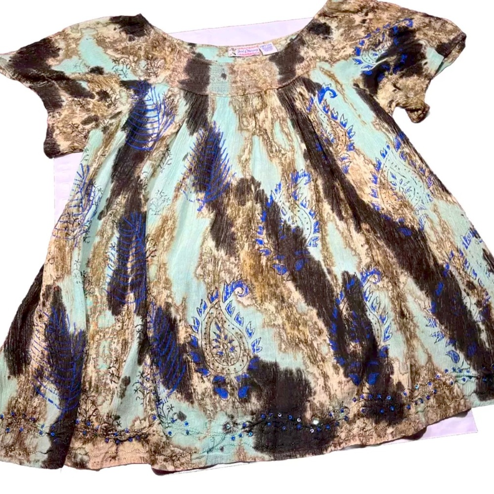 Just Cruising blue tan TIE DYE SWIRL BLOUSE Paisley Sequins short sleeves womens